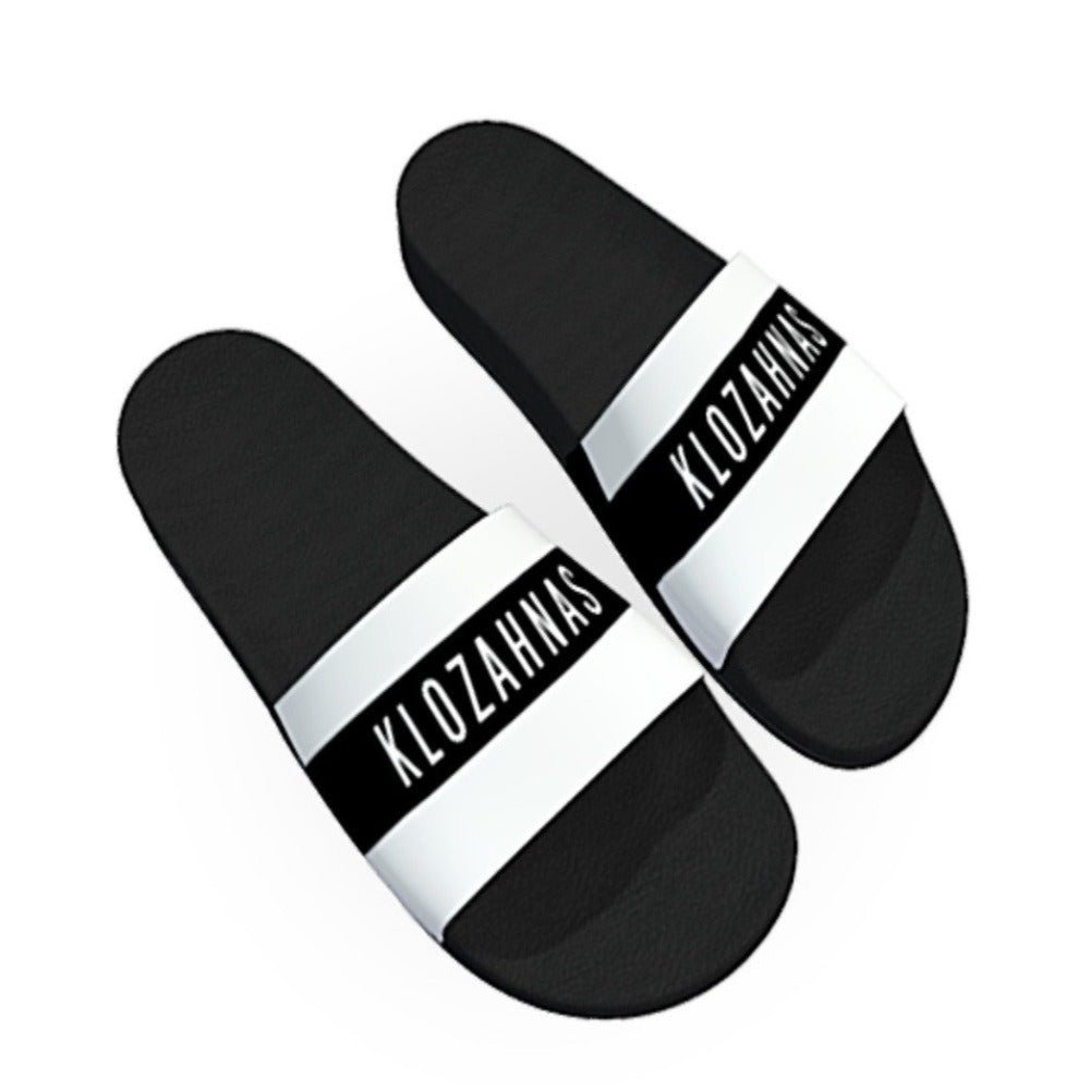 Klozahnas slides with removable straps