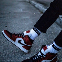 Load image into Gallery viewer, Klozahnas Strip Socks
